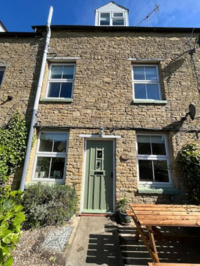 Cosy two bed townhouse in Centre of C.Norton